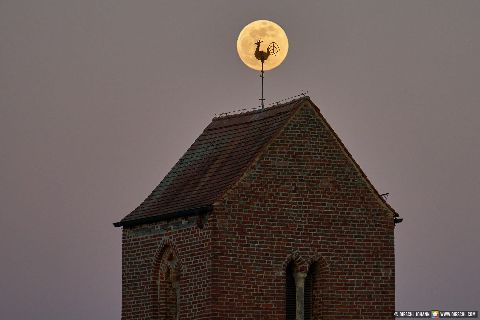 Gemeinde Zeilarn Landkreis Rottal-Inn Gehersdorf Kirche Turm Mond (Dirschl Johann) Deutschland PAN